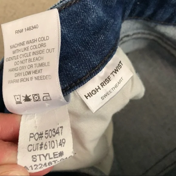 AMO High Rise Twist Crop Blue Jeans in Sweetheart